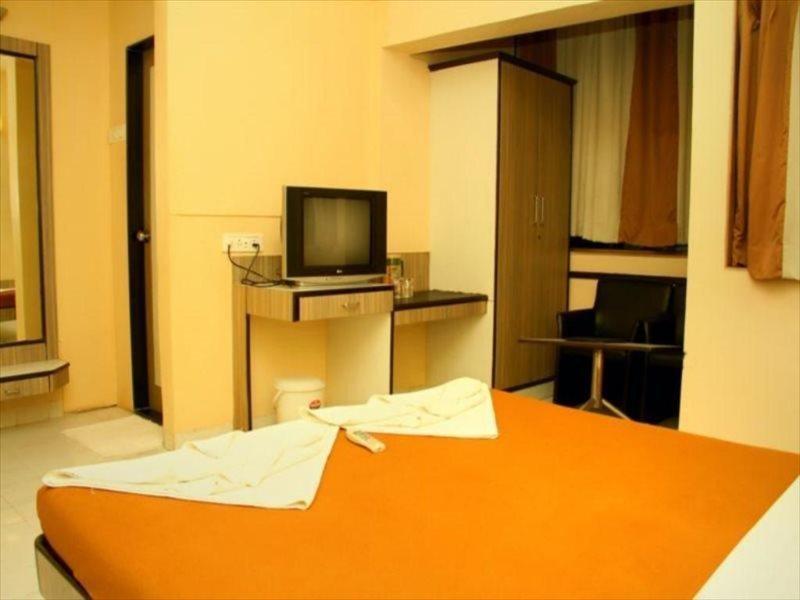Hotel Sai Regency Даман Экстерьер фото