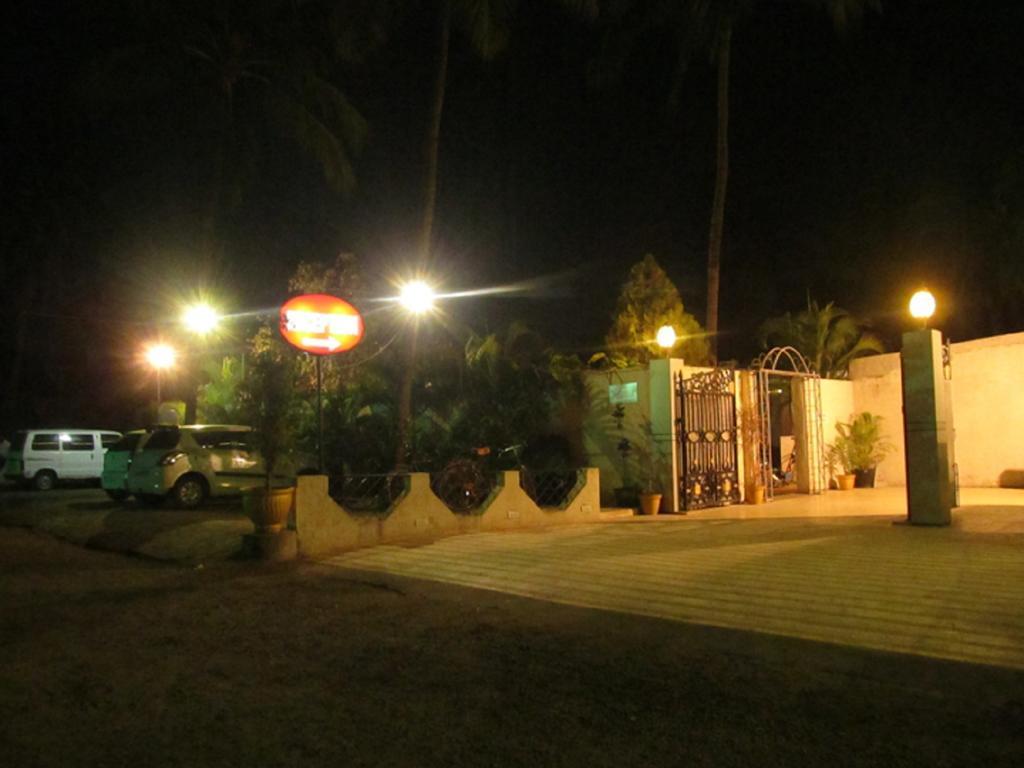Hotel Sai Regency Даман Экстерьер фото
