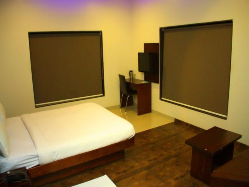 Hotel Sai Regency Даман Экстерьер фото